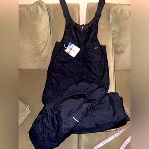 Boys/Girls XL Outdoor Gear Peak Bib. Black. Adjustable straps. 🏂